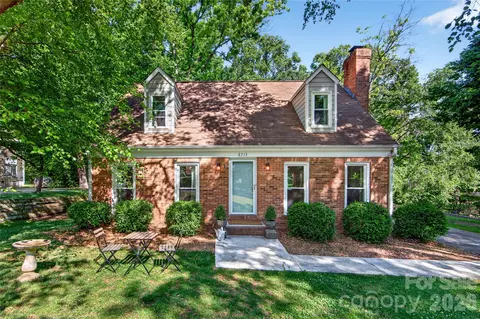 8713 Golf Ridge Dr, Charlotte, NC 28277