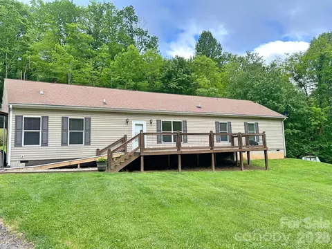 10 Bettys Dr, Waynesville, NC 28786