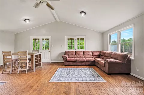2960 Lavina Ln, Claremont, NC 28610