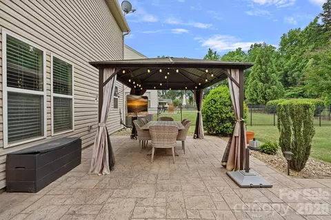 404 Senate Court Way, Huntersville, NC 28078