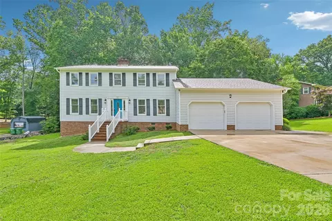 561 Briarwood Ln, Lancaster, SC 29720
