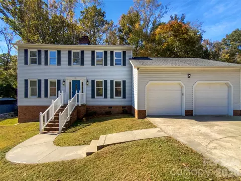 561 Briarwood Ln, Lancaster, SC 29720
