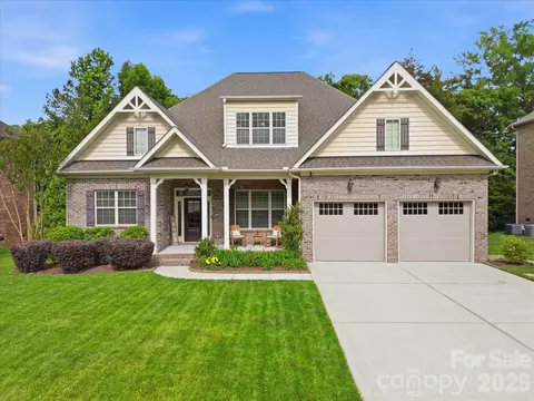 4005 Stonehill Ln, Matthews, NC 28104