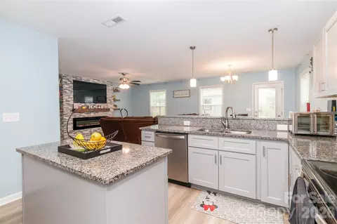 Kitchen - 900 Providence 10 Rd #10, Lancaster, SC 29720 photo 4 of 5