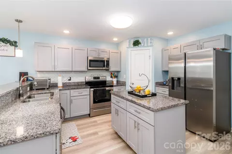 Kitchen - 900 Providence 10 Rd #10, Lancaster, SC 29720 photo 2 of 5