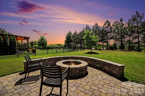 3100 Winged Teal Ct, Belmont, NC 28012