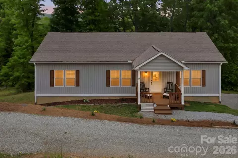 127 Cairens Ridge Dr, Mills River, NC 28759