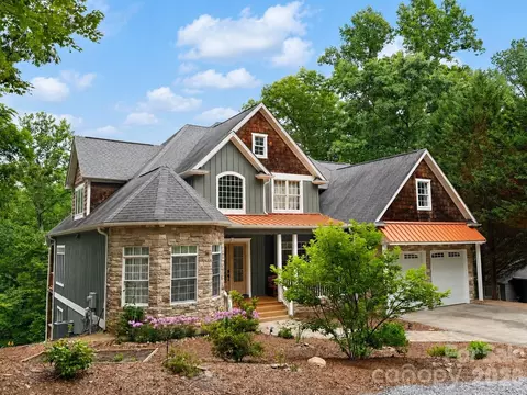 314 Woodland Dr, Swannanoa, NC 28778