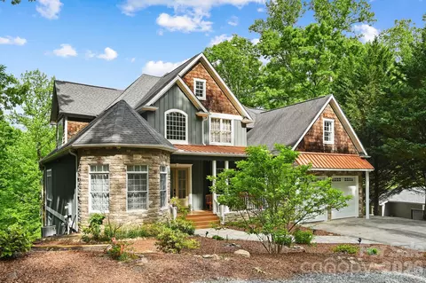 314 Woodland Dr, Swannanoa, NC 28778