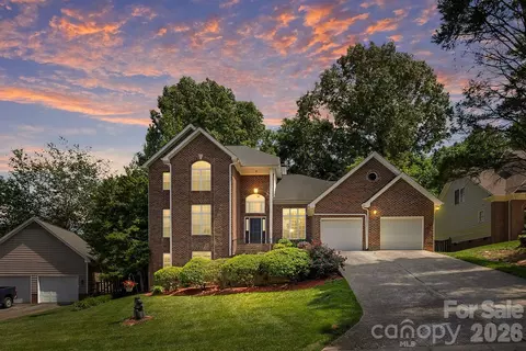 9111 Brocklehurst Ln, Charlotte, NC 28215