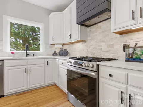 Kitchen - 601 E Cheval Dr, Fort Mill, SC 29708 photo 3 of 9