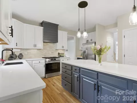 Kitchen - 601 E Cheval Dr, Fort Mill, SC 29708 photo 4 of 9