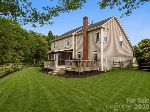 Exterior - 601 E Cheval Dr, Fort Mill, SC 29708 photo 4 of 12