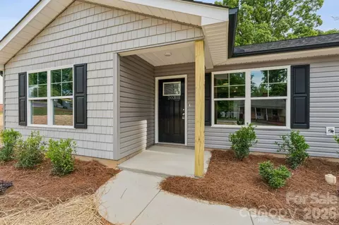 203 W 17th St, Kannapolis, NC 28081