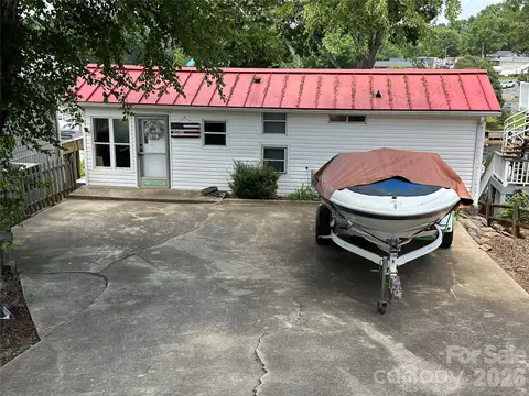 117 Badin Lake Cir, New London, NC 28127