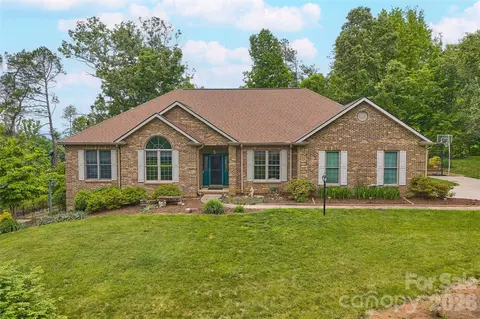 8 Ridgemont Dr, Weaverville, NC 28787