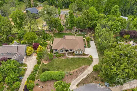 8 Ridgemont Dr, Weaverville, NC 28787