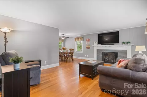Living - 508 2nd Ne Ave NE, Conover, NC 28613 photo 1 of 2