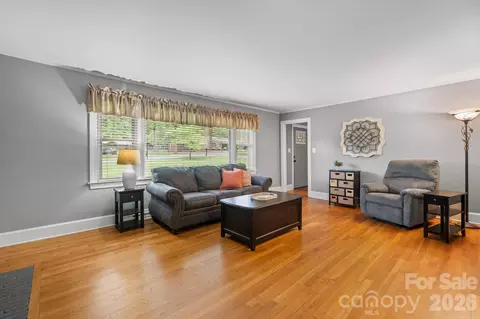 Living - 508 2nd Ne Ave NE, Conover, NC 28613 photo 2 of 2