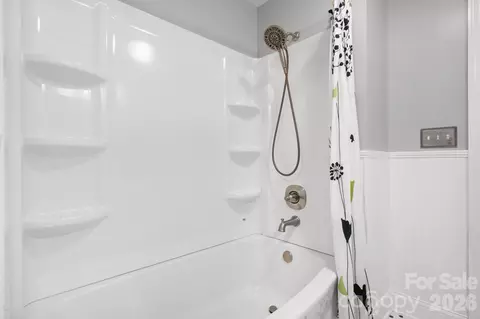 Bath - 508 2nd Ne Ave NE, Conover, NC 28613 photo 2 of 3