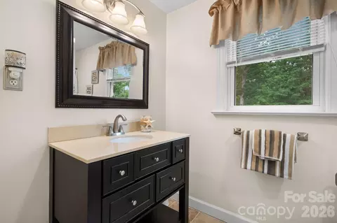 Bath - 508 2nd Ne Ave NE, Conover, NC 28613 photo 3 of 3
