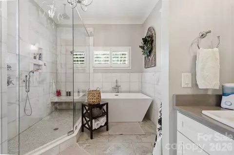 Bath - 1595 Mary Ellen Dr, Fort Mill, SC 29708 photo 2 of 5