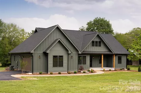 34 Old Souther Rd, Mills River, NC 28759