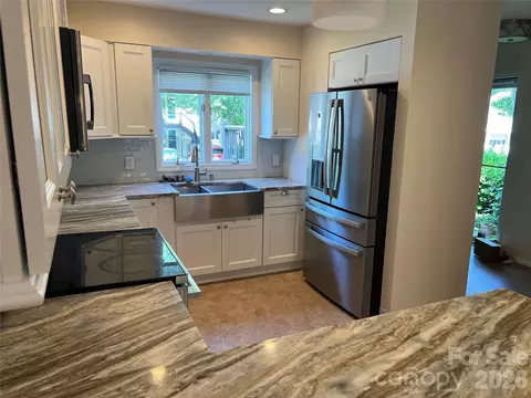 610 Britton Creek Dr, Hendersonville, NC 28791