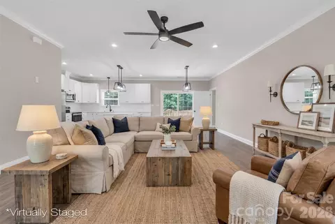 Living - 4611 Knox Bailey Ln, Lancaster, SC 29720 photo 3 of 4