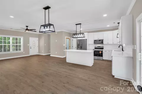 Living - 4611 Knox Bailey Ln, Lancaster, SC 29720 photo 4 of 4