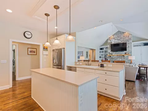 Kitchen - 5 Split Creek Ct, Mills River, NC 28759 photo 4 of 6