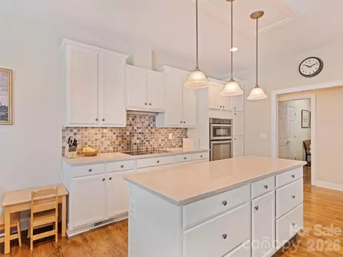 Kitchen - 5 Split Creek Ct, Mills River, NC 28759 photo 3 of 6