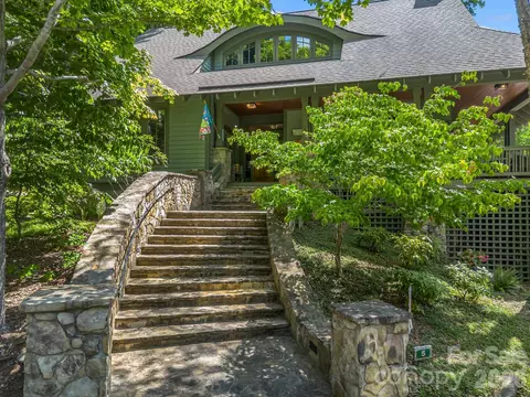 5 Longfellow Dr, Black Mountain, NC 28711