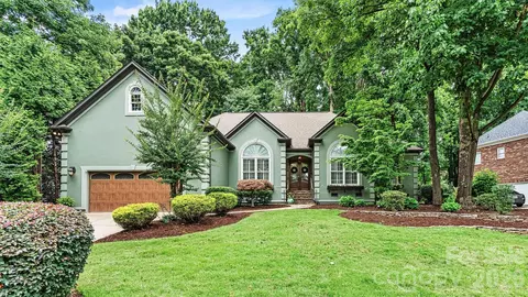 5028 Foxbriar Trl, Charlotte, NC 28269