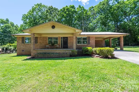 34 Goldmont St, Black Mountain, NC 28711
