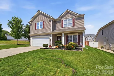 1464 Moss Creek Dr, Harrisburg, NC 28075