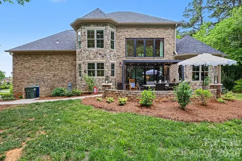 Exterior - 209 E Glenview Dr, Salisbury, NC 28147 photo 8 of 11