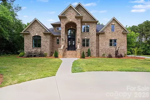 Exterior - 209 E Glenview Dr, Salisbury, NC 28147 photo 2 of 11