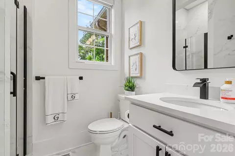 Bath - 209 E Glenview Dr, Salisbury, NC 28147 photo 1 of 6
