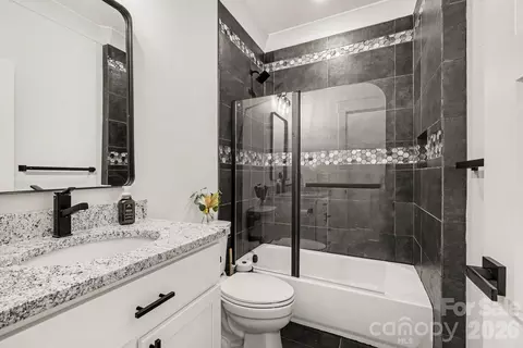 Bath - 209 E Glenview Dr, Salisbury, NC 28147 photo 5 of 6