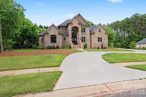 Exterior - 209 E Glenview Dr, Salisbury, NC 28147 photo 5 of 11
