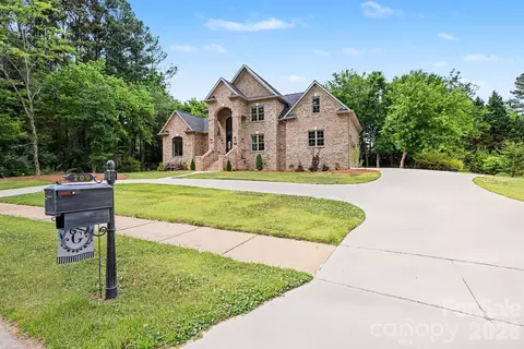 Exterior - 209 E Glenview Dr, Salisbury, NC 28147 photo 6 of 11
