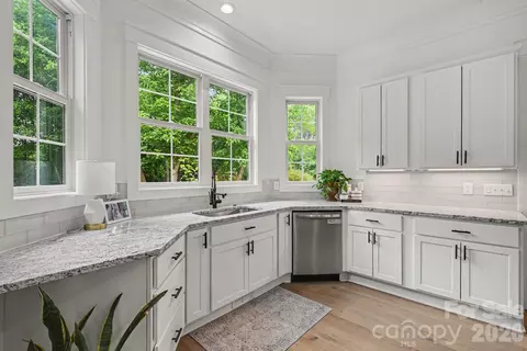 Kitchen - 209 E Glenview Dr, Salisbury, NC 28147 photo 2 of 4