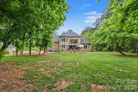 Exterior - 209 E Glenview Dr, Salisbury, NC 28147 photo 9 of 11