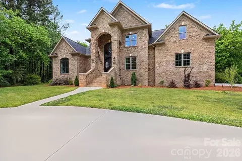 Exterior - 209 E Glenview Dr, Salisbury, NC 28147 photo 3 of 11