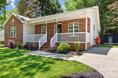 399 Windward Cir, Mocksville, NC 27028