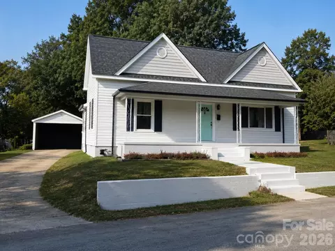 383 E Catawba Ave, Mooresville, NC 28115