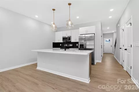 337 N Hoskins Rd, Charlotte, NC 28216
