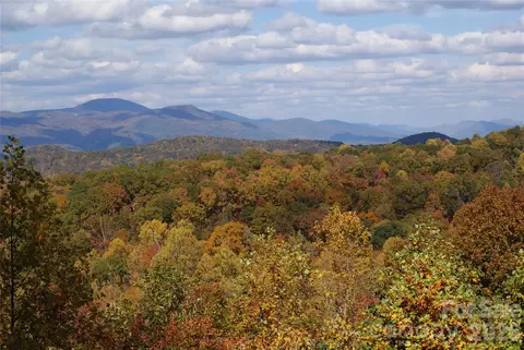 178 Tablerock Dr, Saluda, NC 28773