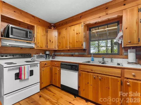 Kitchen - 178 Tablerock Dr, Saluda, NC 28773 photo 2 of 2